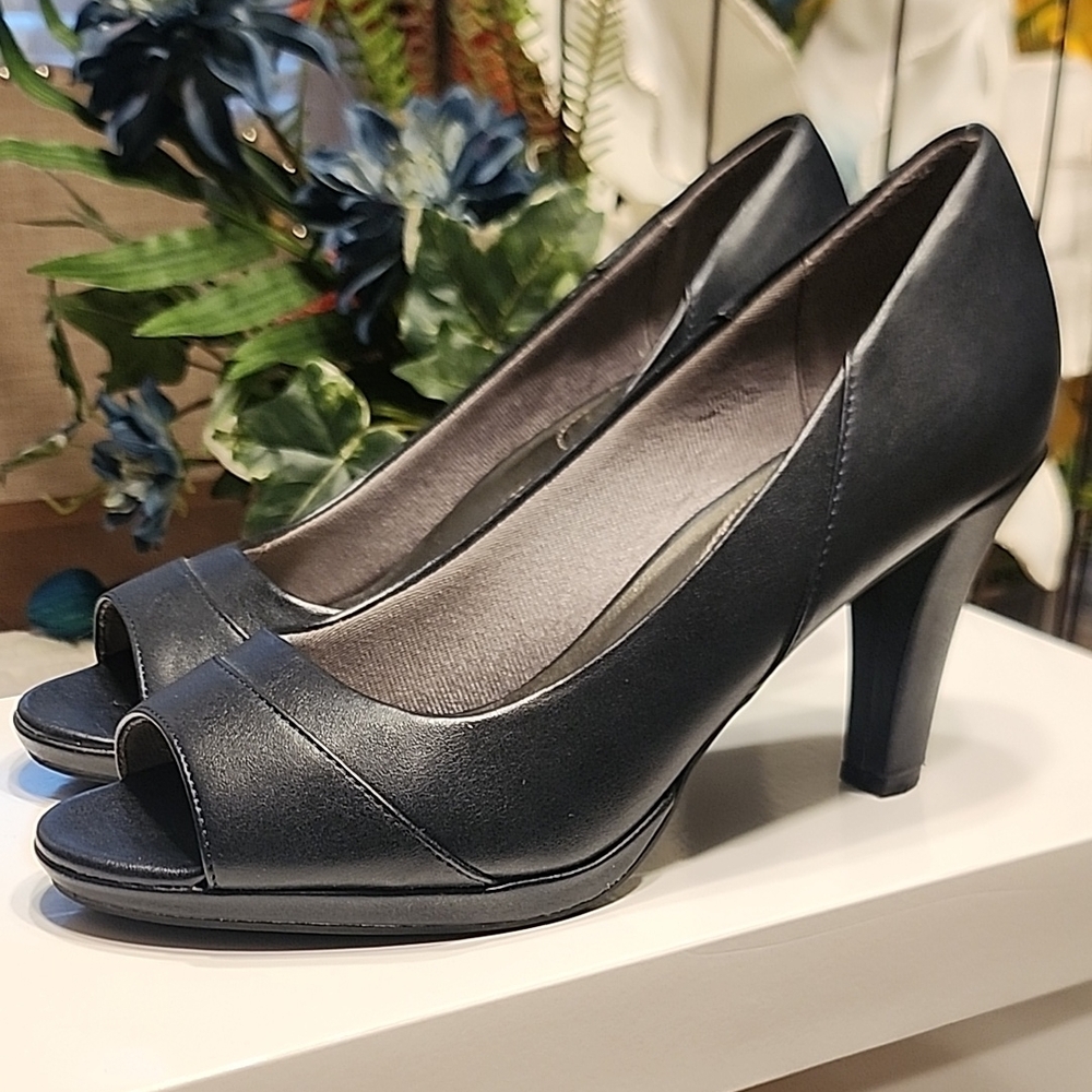 Life Stride Black Peep-Toe Heels